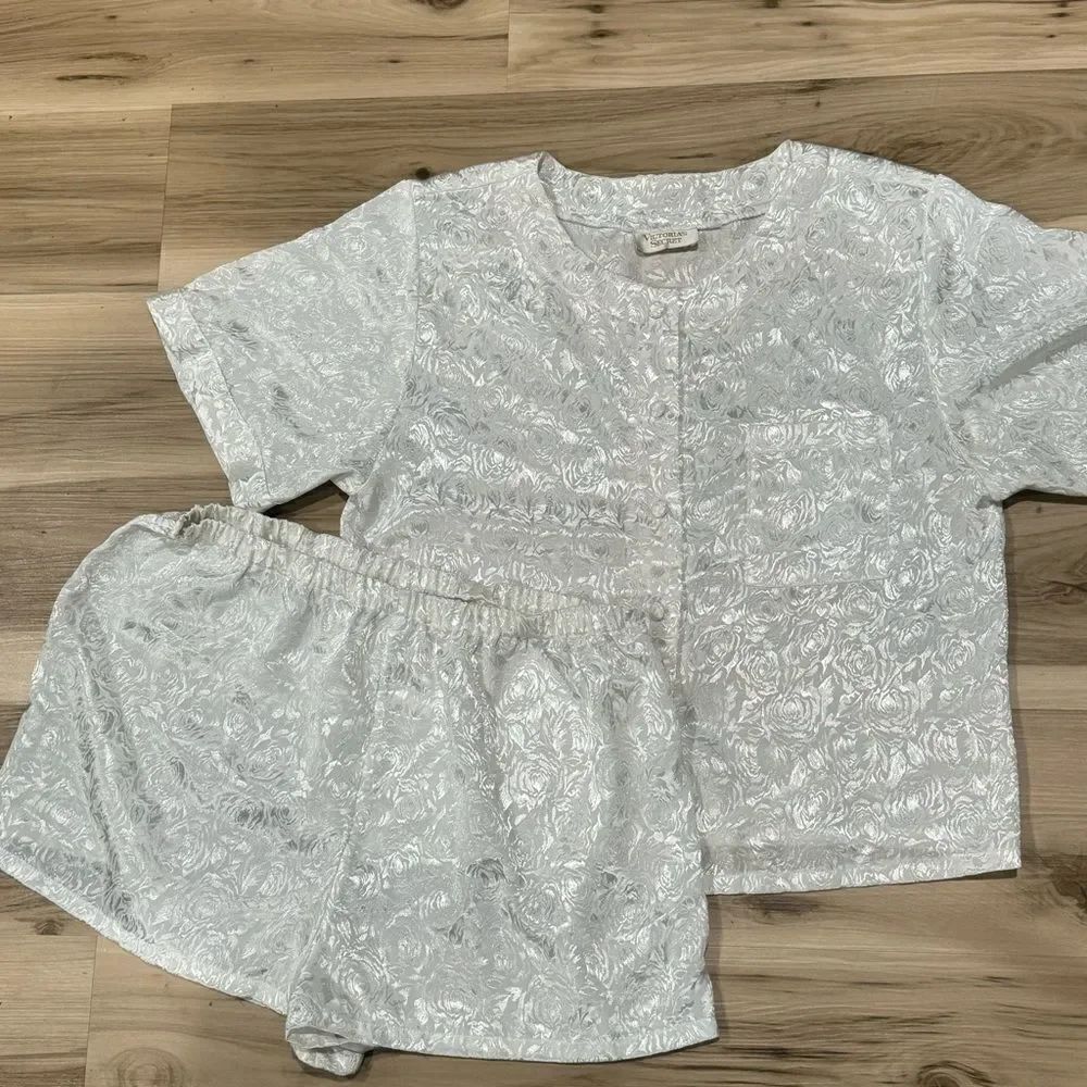 Victorias Secret Gold Label White Silky Rose Two Piece Pajama Set Women’s Medium